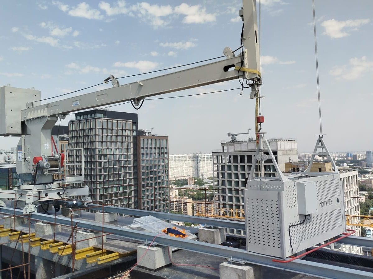 Etkin Makina cephe temizlik asansörü EFS 300 modelinin Moskova Prime Park Cephe Temizlik projesinde çekilmiş fotoğrafı.
